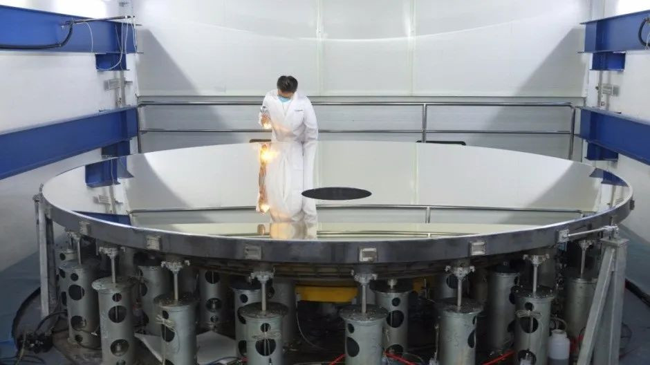 制造完成的φ4.03m碳化硅非球面反射镜
